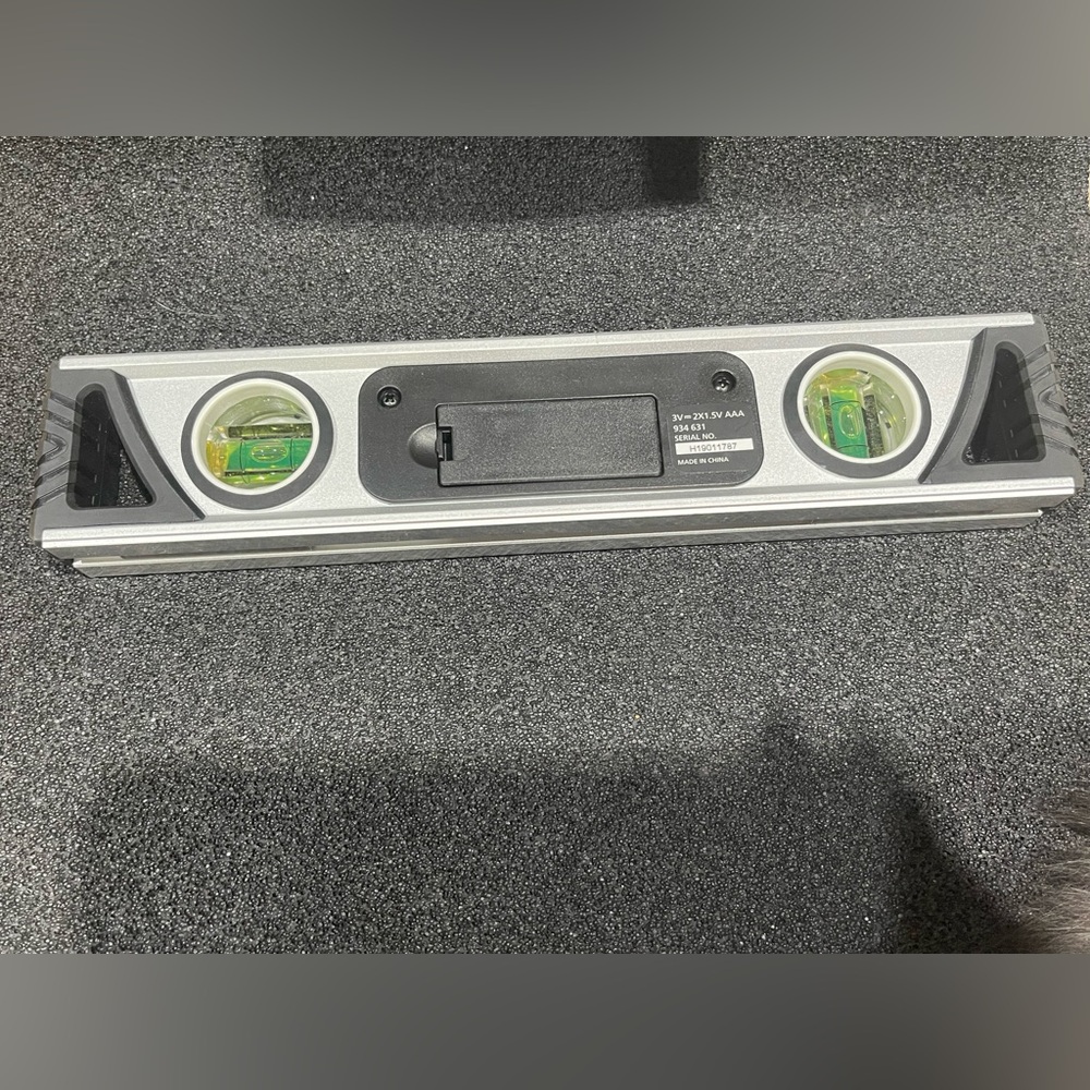 Husky 10 INCH Silver and Black Digital Level - Picture 2 of 6